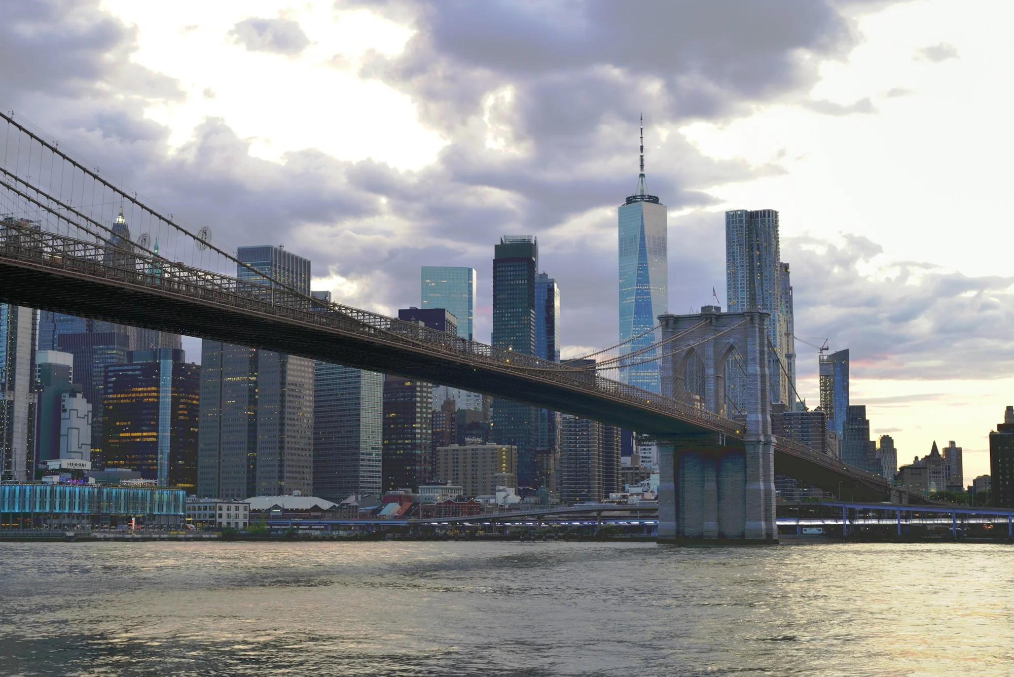 Brooklyn Bridge and the Manhattan skyline, New York
